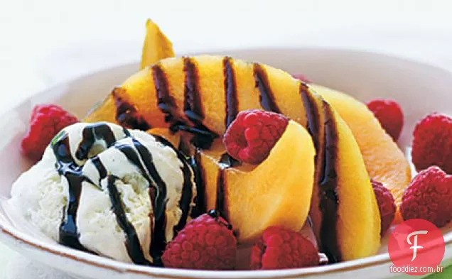 Melão com bagas balsâmicas e creme
