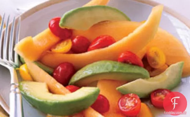 Salada de melão e abacate com molho de mel e limão