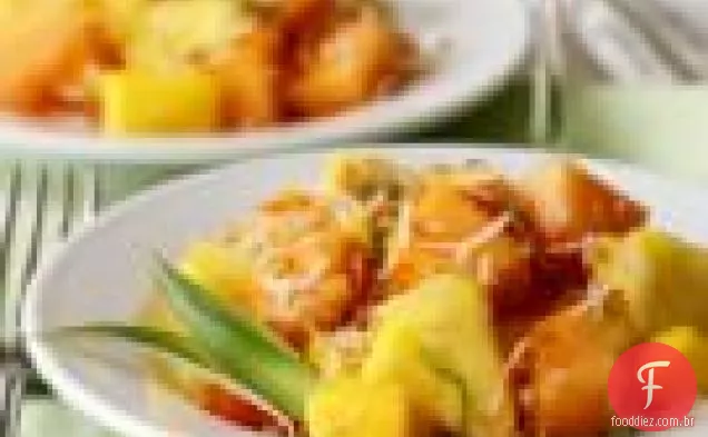 Salada De Frutas Tropicais Com Coco Torrado