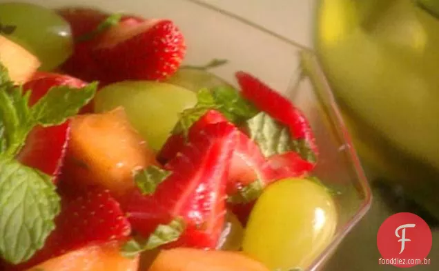 Fruta de Verão Com Vinho e hortelã