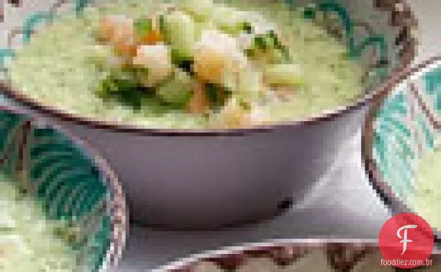 Gaspacho de pepino com camarão e melão