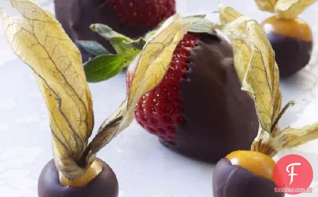 Frutas mergulhadas em Chocolate