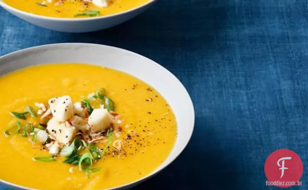 Sopa de abóbora assada e condimentos de Curry