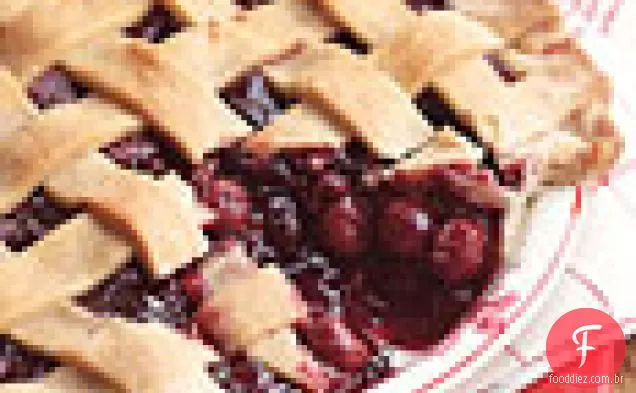 Torta De Cereja Tripla Com Topo De Treliça