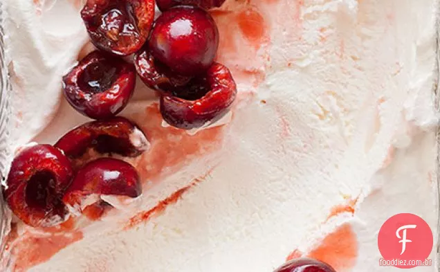 Semifreddo de cereja com compota de cereja laranja-canela