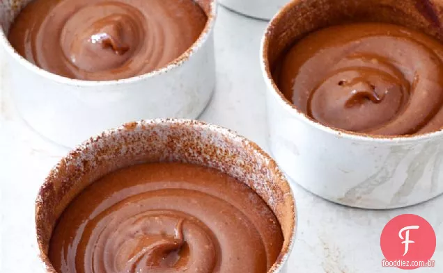 Bolo De Chocolate Fudge Com Cerejas Em Vinho Tinto