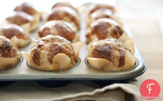 Muffins Cruzados Quentes De Figo E Cereja Azeda