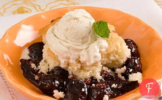 Sapateiro De Cereja Fresco Com Sorvete De Baunilha