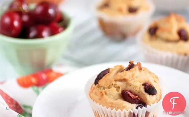 Receita de Muffins de amêndoa de cereja sem glúten