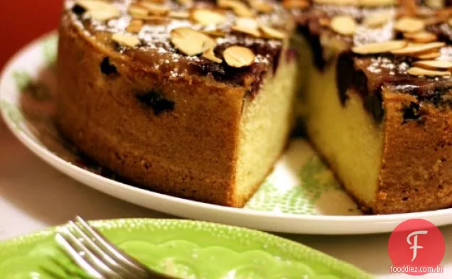 Bolo De Leitelho De Amêndoa Com Cerejas