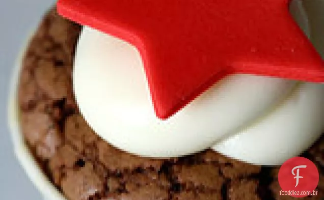Cupcakes De Chocolate Cereja Com Cobertura De Queijo Creme De Erva-Doce