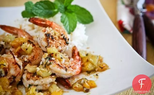 Camarão Salteado Com Salsa De Frutas Tropicais Quentes