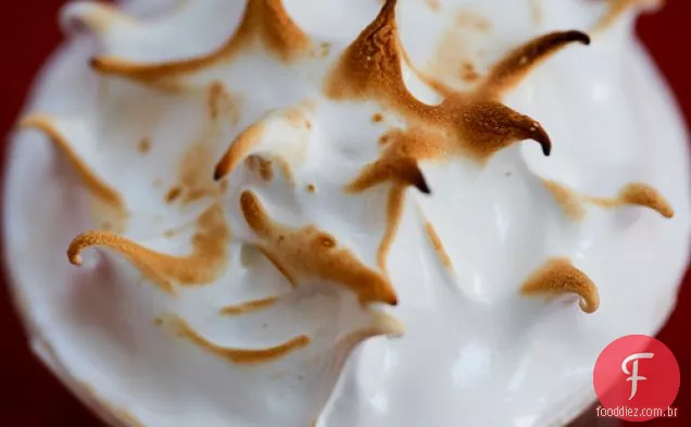Cereja Bomba Cupcakes Com Merengue Geada
