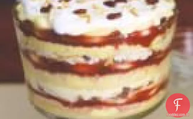 Inglês Trifle With Pears And Dried Cherries