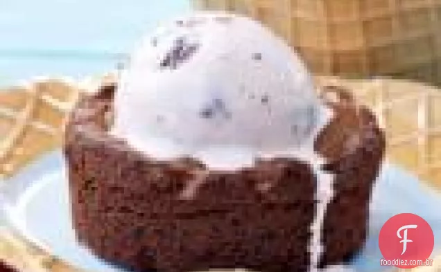Brownies grelhados com sorvete de cereja Bing