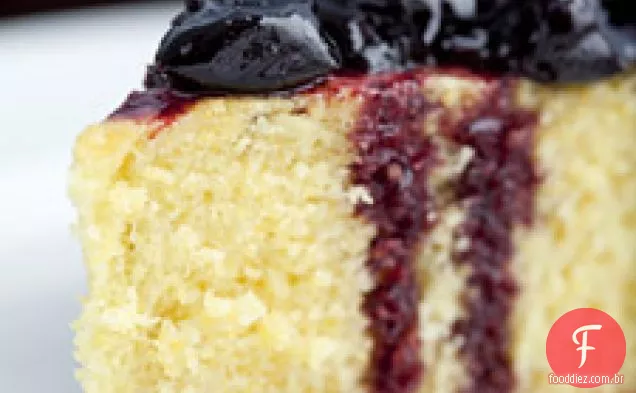 Frigideira Bolo De Milho Com Cerejas Cozidas