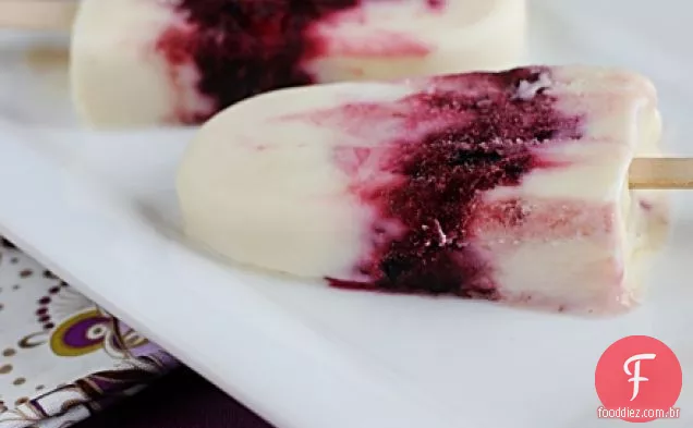 Picolés De Iogurte De Cereja Doce