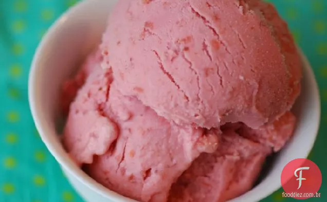 Iogurte Congelado De Amêndoa De Cereja Azeda