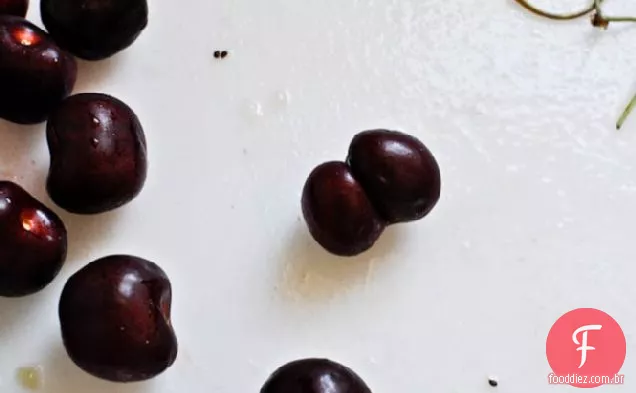 Cereja Fresca E Quinoa De Noz-Pecã