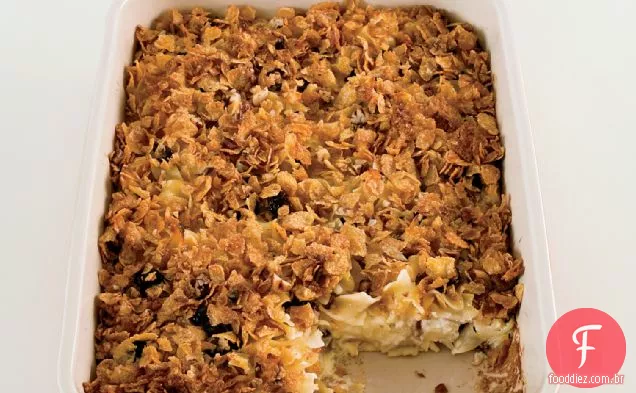 Kugel de macarrão doce com cerejas secas