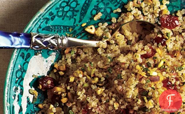 Quinoa com cerejas secas e pistache