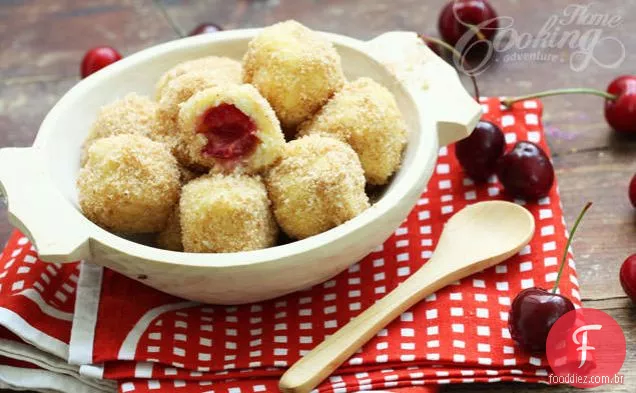 Bolinhos De Cereja E Queijo Doce