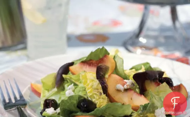 Salada de pêssego e cereja com queijo de cabra