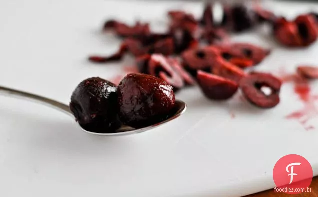 Panquecas De Fava De Baunilha De Cereja De Trigo Integral Com Esmalte De Fava De Baunilha