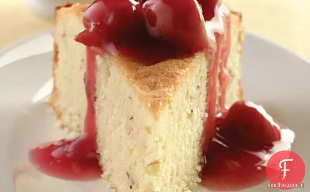 Bolo De Amêndoa Com Molho De Cereja Azeda