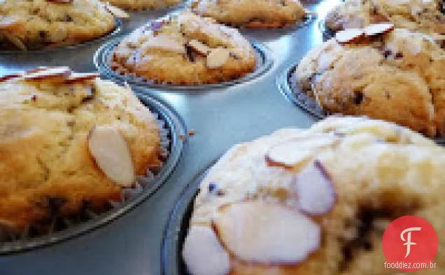 Muffins Da Amêndoa Do Chocolate Da Cereja