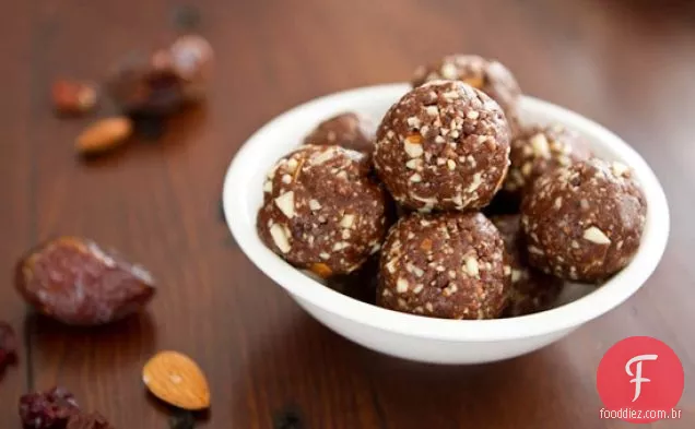 Mordidas De Energia De Cereja De Chocolate Escuro
