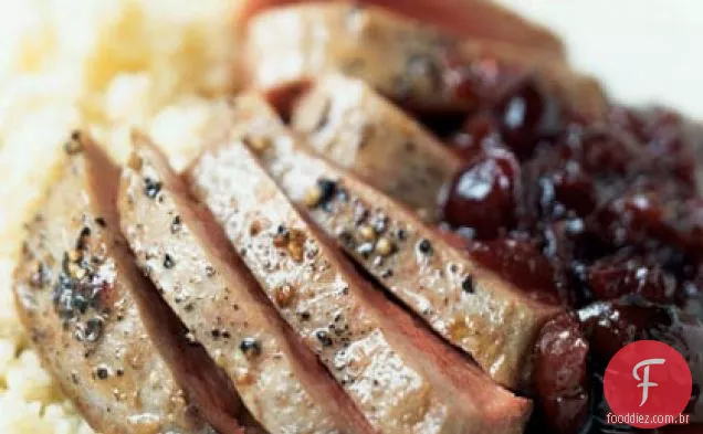 Pato com porto e molho de Cranberry-cereja