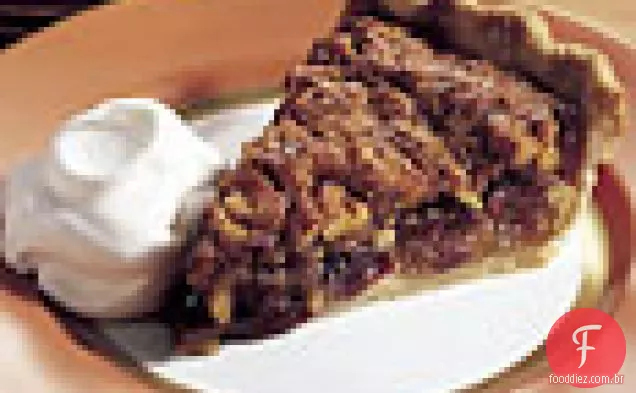 Torta de caramelo e noz com cerejas secas