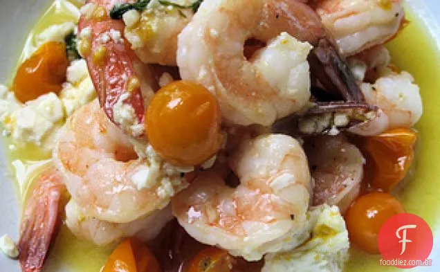 Camarão Salteado Do Golfo Com Queijo Feta E Molho De Manteiga De Limão