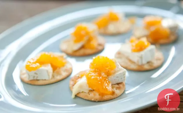 Brie Com Clementine Chutney