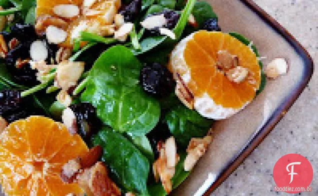 Salada De Espinafre E Clementina Com Amêndoas De Açúcar De Baunilha