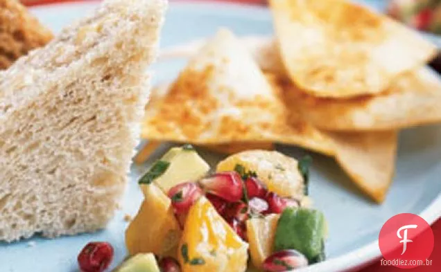 Salsa romã-abacate com batatas fritas temperadas