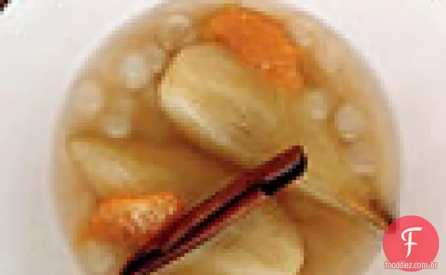 Peras escalfadas a Chá Com Pérolas de Tapioca e Satsumas