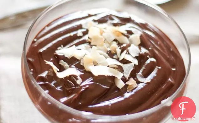 Pudim De Chocolate De Coco Com Flocos De Coco