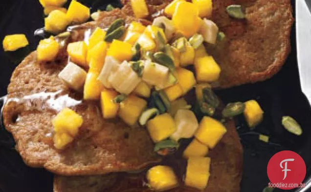 Panquecas De Coco Temperadas Com Frutas Tropicais