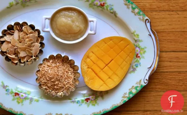 Café Da Manhã Quinoa Com Coco Torrado, Amêndoas E Manga Fresca