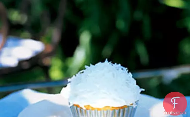 Cupcakes com cobertura de coco