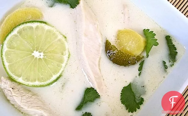Sopa De Galinha De Coco