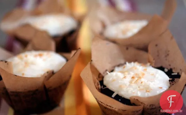 Cupcakes De Chocolate Com Cobertura De Coco