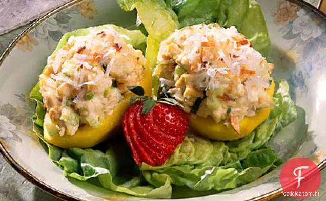 Peras escalfadas com salada de coco e frango