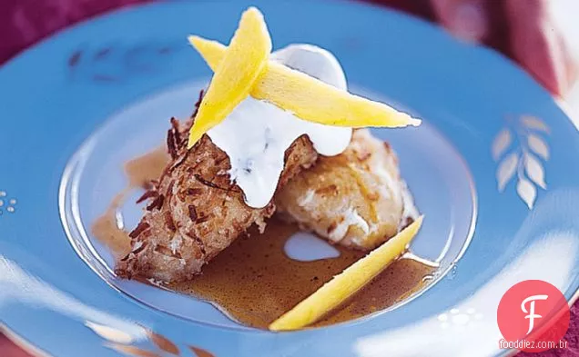 Manga frita com coco com molho de Rum de canela