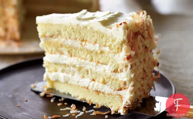 Bolo De Camada De Coco Imponente