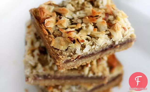 Receita de barra de biscoito de coco-amêndoa de framboesa