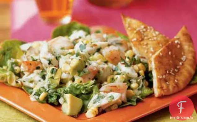 Caranguejo de coco e salada de camarão