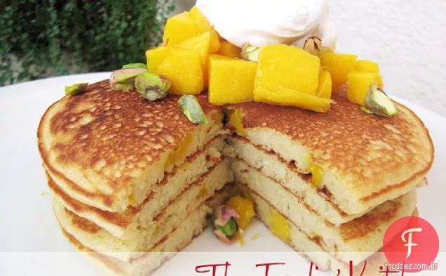Panqueca De Manga Com Chantilly De Coco
